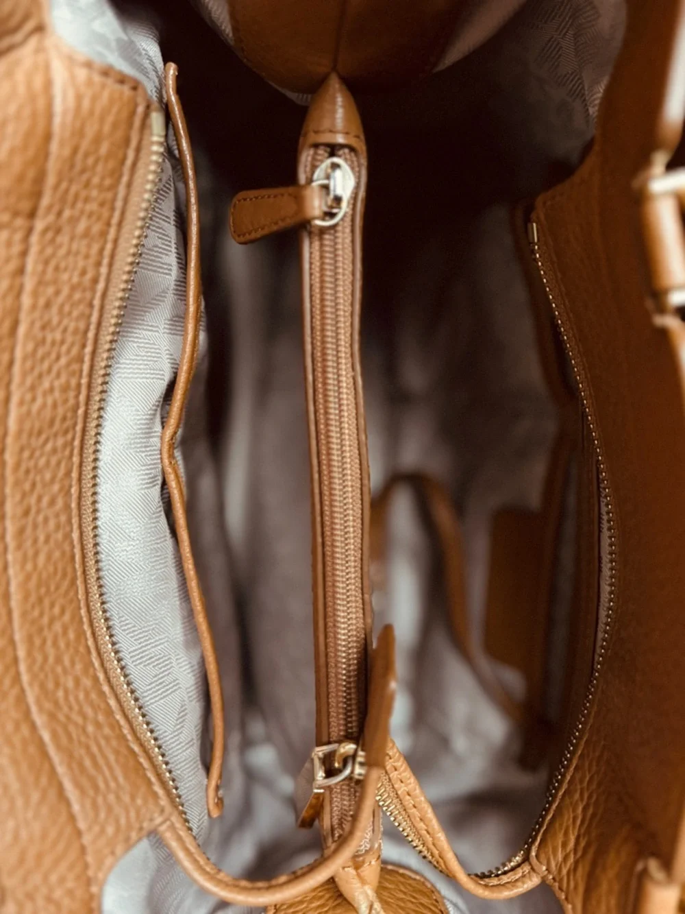 Anabelle Medium Leather Tote Bag - Picture 4 of 5